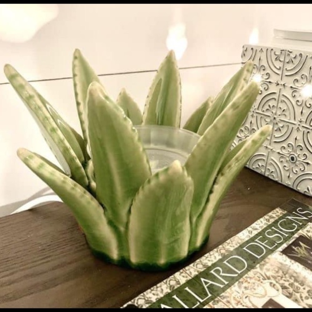 SCENTSY Aloe Vera Warmer